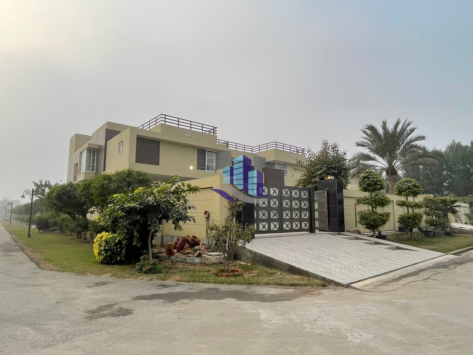 HOUSE FOR SALE ON JARAWNWALA ROAD FAISALABAD