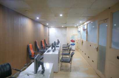1350 sqft monthly office for rent in Faisalabad at Ahmadabad- Faisalabad Realtors