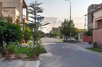 Prime 2 Kanal Canal-Facing Plot for Sale