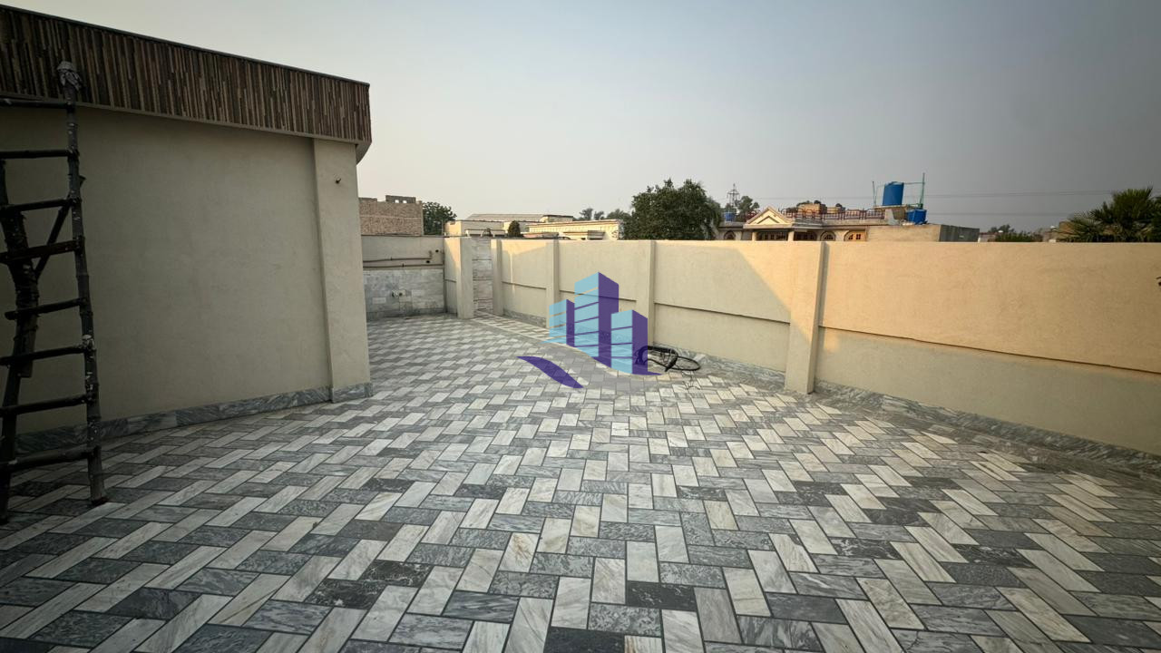 1 kanal house for sale in Officer Colony Madina Town Faisalabad