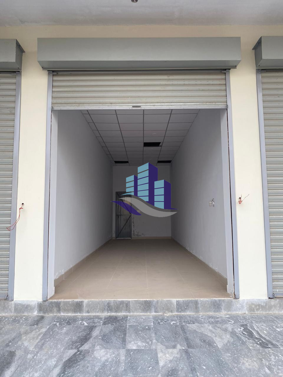 360 sqft Shop available for Rent