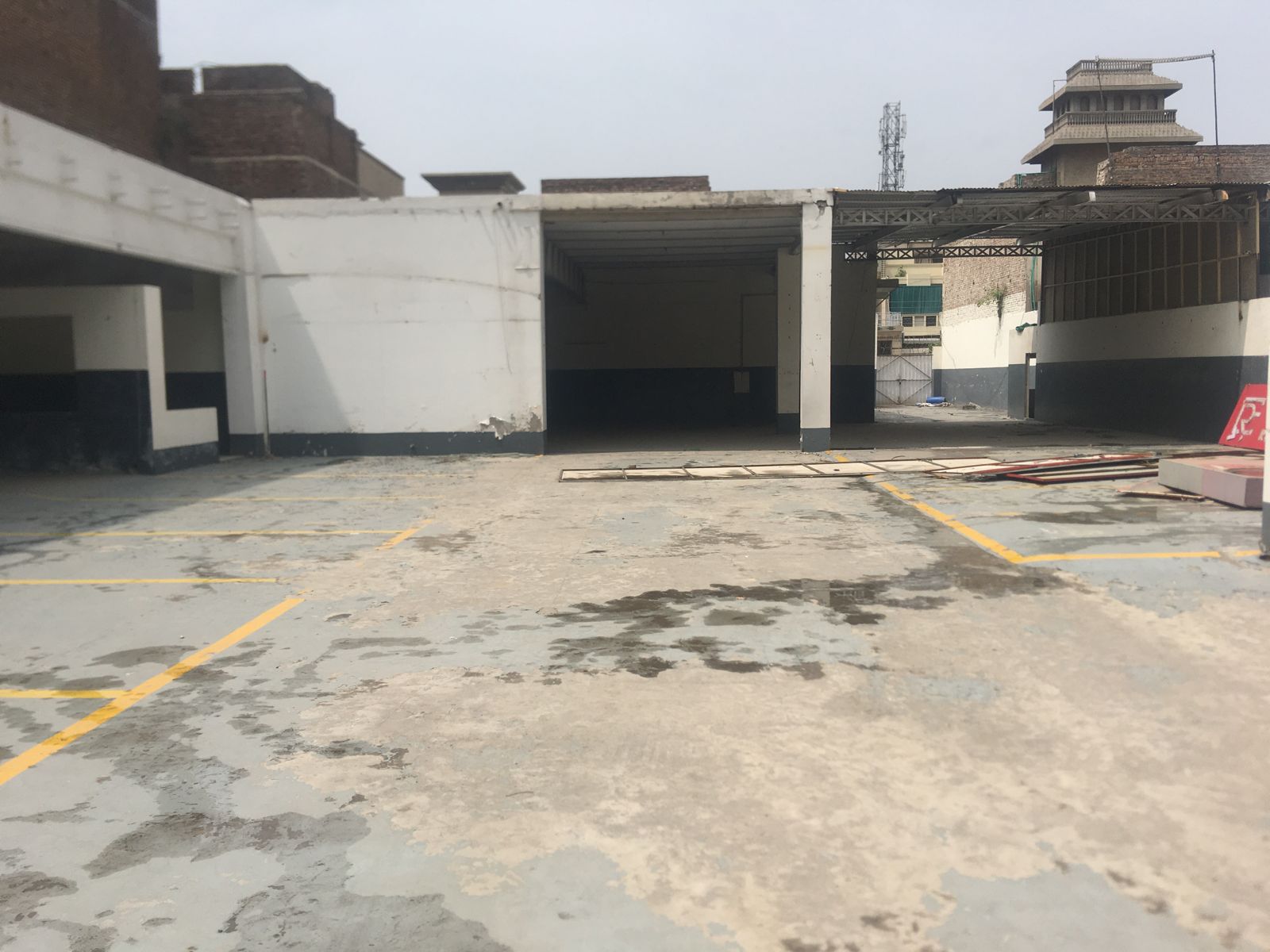 2.5 Kanal Factory Available for Rent in Faisalabad at Canal Road.