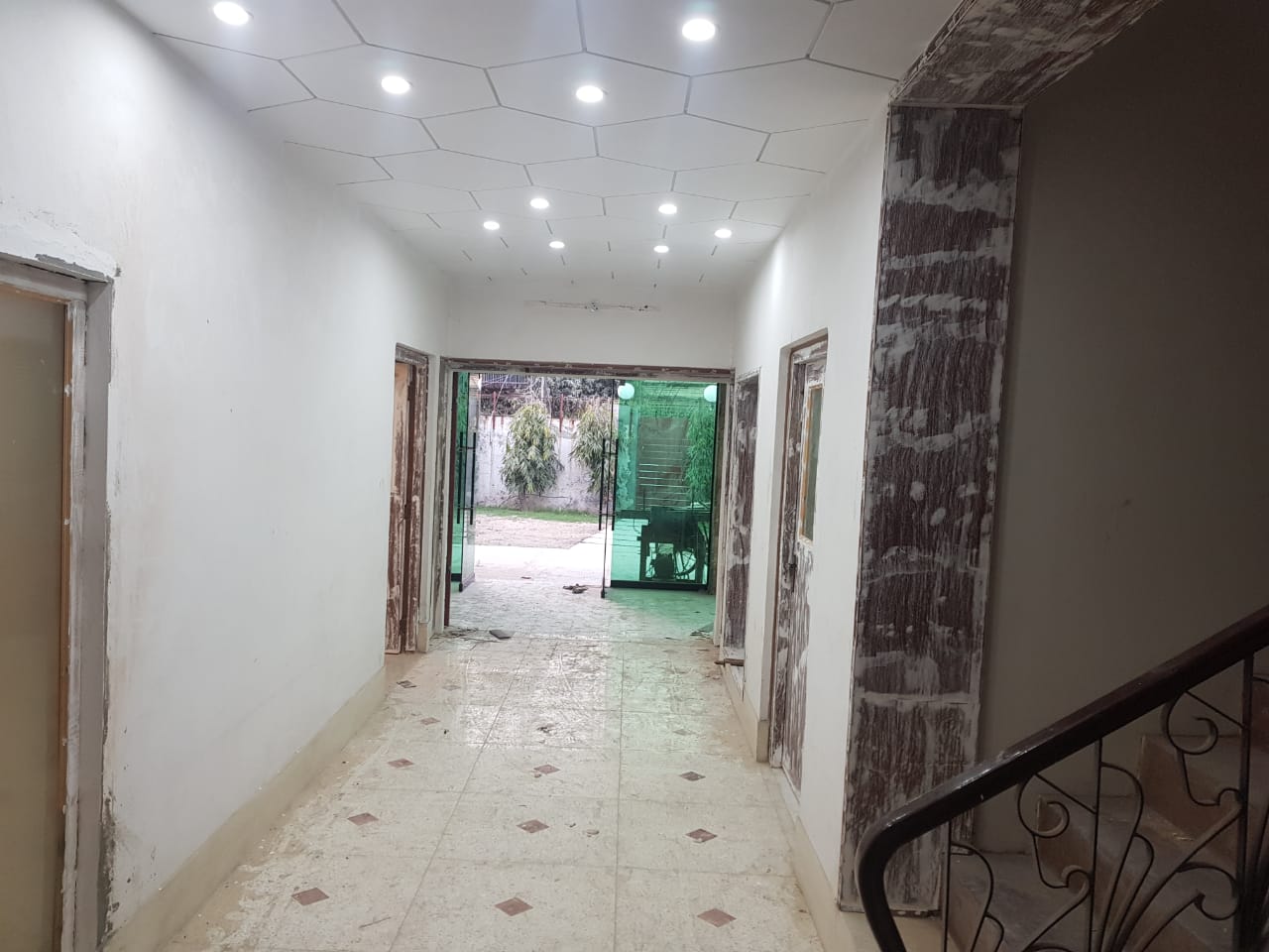 27 Marla Corner Semi Commercial Building for Rent At Peoples Colony, Faisalabad