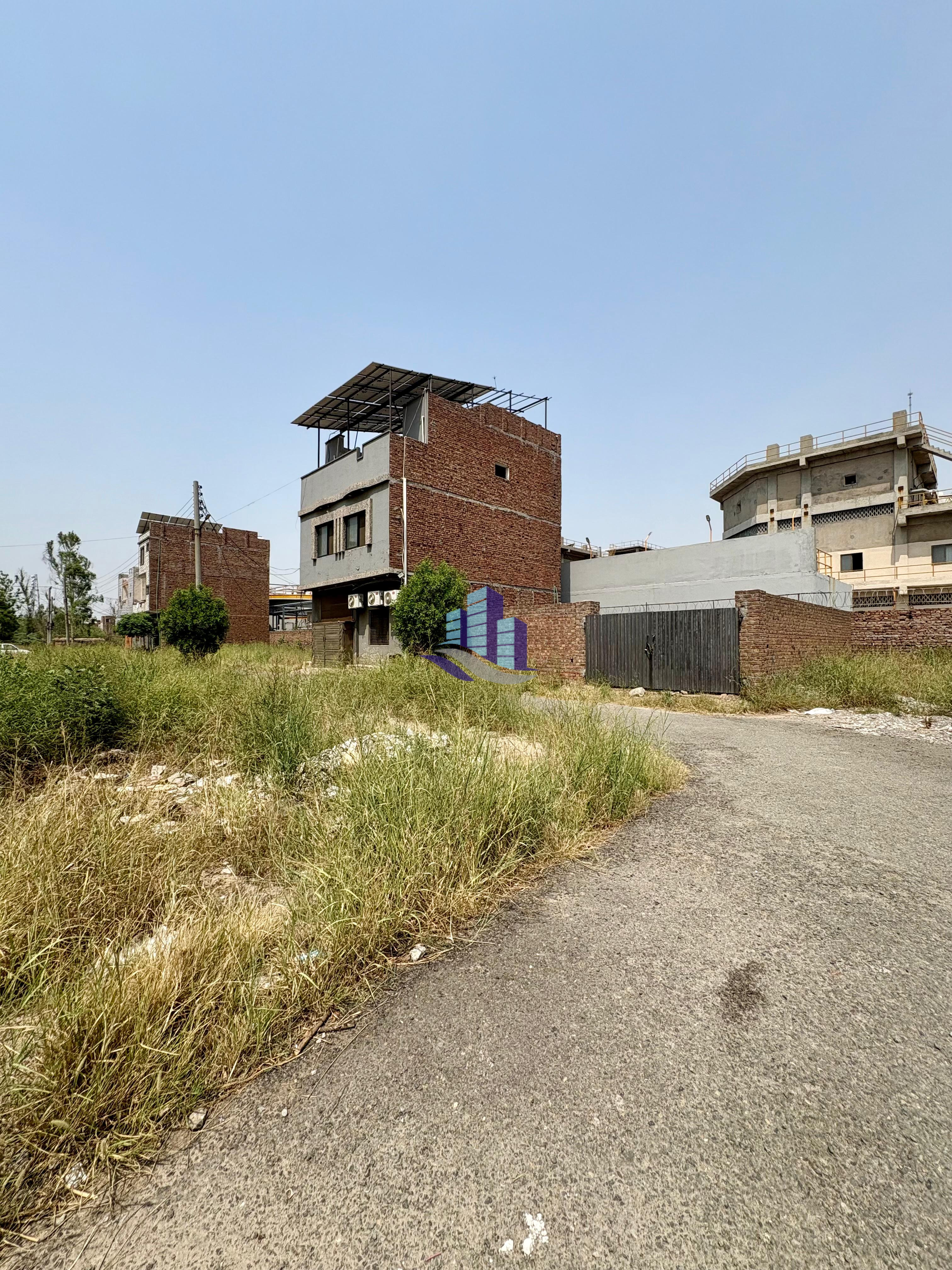 Prime Location 3 Marla Plot For sale In Madina Town - Faisalabad