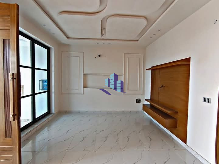 Prime Location 33 Marla Luxury House for Rent on Bilal Road, Civil Lines Faisalabad