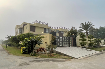 18 Marla Sami Furnish Lavish Villa For Sale at Prime Location Of Main Jaranwala Road,