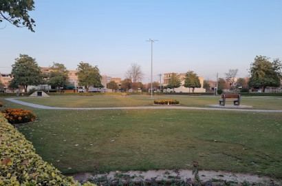 15 Marla Plot For Sale In D Block Park Facing Excellent Location Main Canal Road Faisalabad