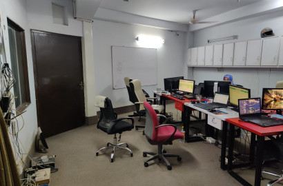 Well Renovated Office On Rent For Consultancy, Software House & Companies